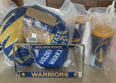 golden state warriors huge lot. 2 tervis tumblers, travel pillow, license frame Cover