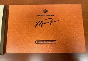 1999 UD MICHAEL JORDAN ORO 24K SET 3 CARTE CON CUSTODIA #538/1000 EDIZIONE LIMITATA CON CERTIFICATO DI AUTENTICITÀ - Foto 1 di 14