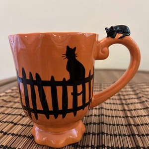 Schwarze Katze Halloween Kaffeebecher Keramik handbemalt orangeschwarzMesaHomeProducts - Bild 1 von 10