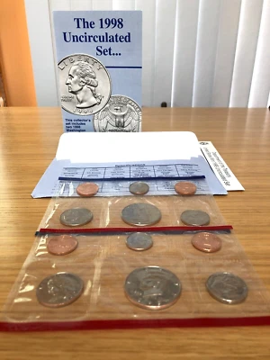 1998 - P&D Uncirculated US Mint Coin Set in OGP Heraldic Eagle + mint tokens - Image 1 of 4