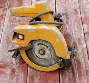 Black & Decker Vintage 7399 Circular Saw 7 1/4in Metal - Picture 1 of 5