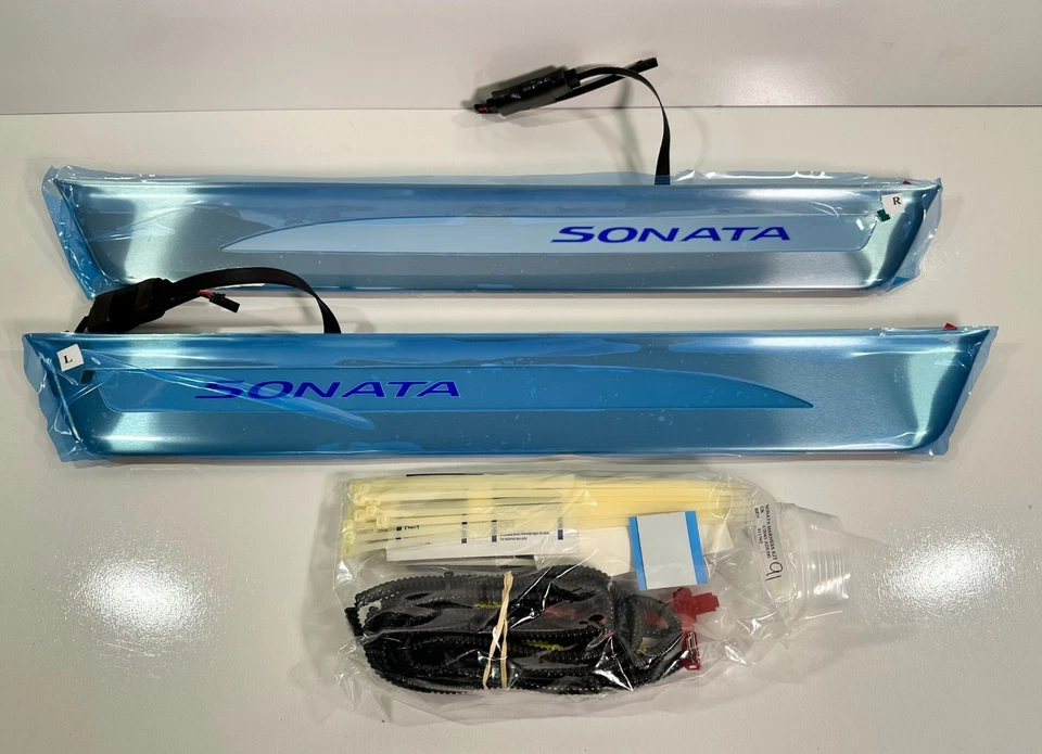 Placas de umbral de puerta iluminadas delanteras izquierda/derecha OEM Hyundai Sonata C2045-ADU00 Foto 1 de 2
