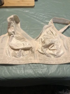 Playtex Womens Beige Wireless Full Coverage Bra Size 40D - Picture 1 of 7