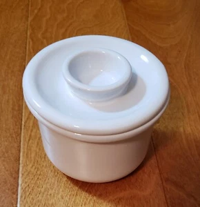 Williams Sonoma Butterglocke weiß Keramik 2 Stück 3,5" hoch 4" Durchmesser 25 Unzen Aufbewahrung - Bild 1 von 7