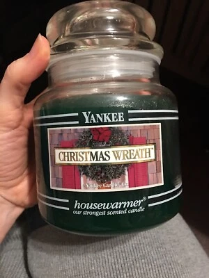 YANKEE CANDLE CHRISTMAS WREATH 14.5 Oz LARGE JAR CANDLE VINTAGE.  Nearly NEW - Photo 1/3