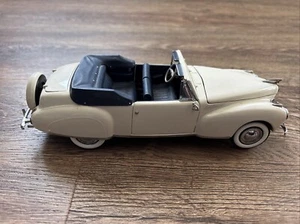 Franklin Mint 1961 Lincoln Continental Convertible Eggshell White LE - MW-374 - Picture 1 of 5