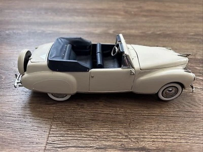 Franklin Mint 1961 Lincoln Continental Convertible Eggshell White LE - MW-374 - Image 1 of 4