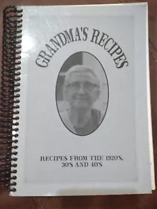 CLASSIC GRANDMA'S RECIPES FROM 1920-30-40s VINTAGE AMERICAN COUNTRY FAMILY MEALS - Foto 1 di 1