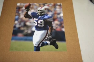 BUFFALO BILLS LONDON FLETCHER #59 UNSIGNED 8X10 PHOTO POSE 2 - Picture 1 of 1