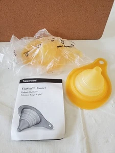 TUPPERWARE FLATOUT FUNNELS ORANGE ROUND COLLAPSIBLE KITCHEN TOOL GADGET SET OF 2 - Picture 1 of 3
