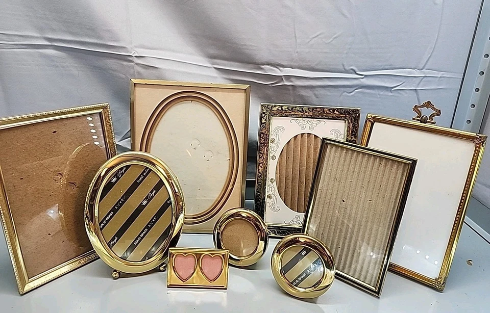 LOTE DE 9 MARCOS DE FOTOS VINTAGE DE LATÓN DORADO METAL (TAMAÑOS SURTIDOS) Foto 1 de 4