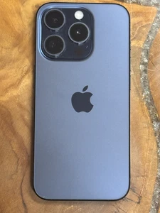 iPhone 15 Pro 256GB - Desbloqueado - LCD MALO / Sin Pantalla - Buena Parte Trasera - Para Piezas - Imagen 1 de 6