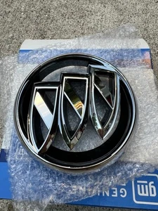 BRAND NEW Genuine OEM Front Grille Emblem for 2012-2017 Buick Verano models - Foto 1 di 3