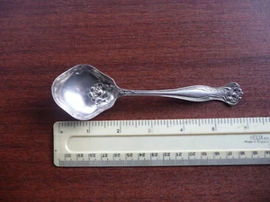 Decorative Plated Berry Spoon Rogers & Bros A1 - Picture 1 of 3