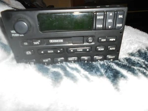 Reproductor de radio casete original 99-02 Ford Expedition AM FM XL1F-18C870-AD - Imagen 1 de 4