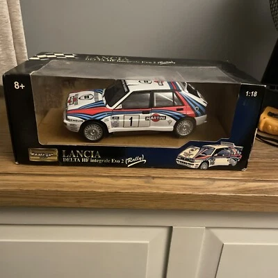 RICKO 1/18 - 32114 LANCIA DELTA HF INTEGRALE EVO 2 RALLY - MARTINI - Image 1 of 4