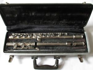 Bach Flute series 101 in Bundy Box Pre-Owned.
