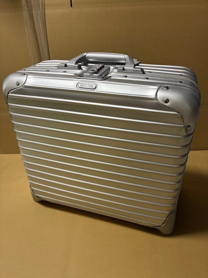 Rimowa Silver 2-wheels Carry Case Suitcase - Image 1 of 4