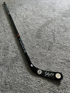 PATRICE BERGERON 37 Boston Bruins SIGNED Autographed Hockey Stick YSMS COA b - Picture 1 of 2
