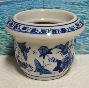 Chinoiserie White and Blue Butterfly and Flower Small Planter Pot - Picture 1 of 8