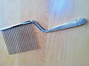 STERLING SILVER HANDLE CAKE CUTTER - Picture 1 of 2