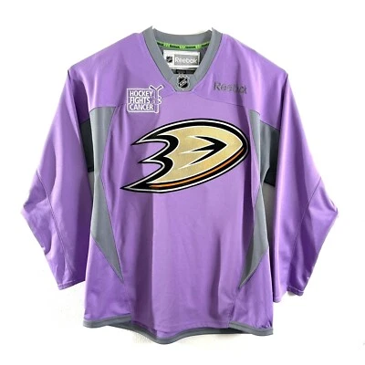 Camiseta deportiva Reebok Hockey Fights Cancer Anaheim Ducks parche púrpura mediana Foto 1 de 4