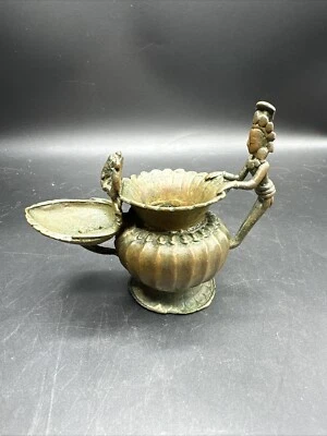 Lámpara de aceite antigua de latón hecha a mano Ganesha grabada con quemador de incienso Foto 1 de 4