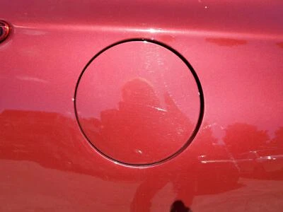 Puerta de llenado del tanque de combustible (H2Q rojo veneciano) 2015-2019 Subaru Legacy Foto 1 de 4