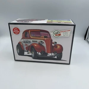 AMT 899 1/25 Scale 1937 Chevrolet Stovebolt Coupe Plastic Model Kit New! - Picture 1 of 2