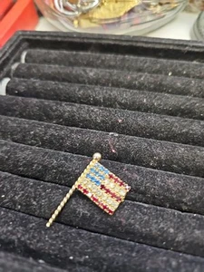 Brooch/pin American Flag Red/white & Blue Rhinestones - Picture 1 of 8