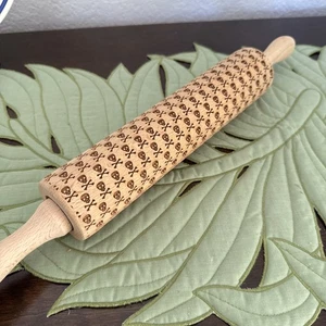 Rolling Pin Wooden Embossed Skull N Cross Bones Carved Halloween - Picture 1 of 5
