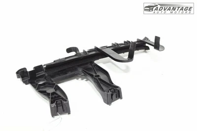 2017-2024 CHRYSLER PACIFICA REAR LEFT DOOR WINDOW GLASS PRESENTER BRACKET OEM - Image 1 of 4