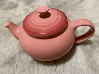 Théière rose neuve Le Creuset - Rare édition limitée - Photo 1/4