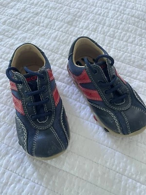 Zapatos Geox para bebés pequeños talla 5,5 Foto 1 de 4
