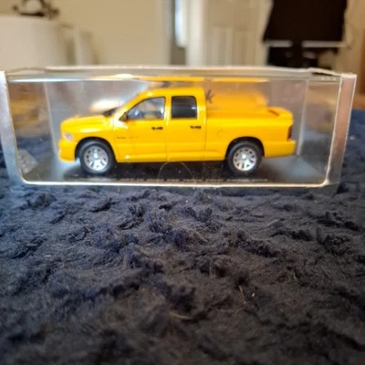 SPARK S0871 DODGE Ram SRT-10 Quad Cab Yellow Fever Edition 2005 1.43 - Image 1 of 4
