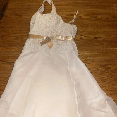 David’s Bridal E8805 Ivory Halter Gown Beaded Lace Satin/Tulle Size 6 bustle - Image 1 of 4