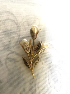 Vintage Damascene Pearl Centerd Flowers Pin, Made in Spain Elegant & Delicate B4 - Picture 1 of 7
