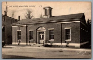Postcard Woodstock VT c1947 Post Office - Picture 1 of 2