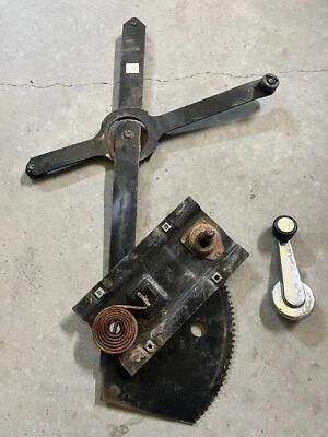 1981 1987 CHEVROLET C10 K10 K5 BLAZER LEFT MANUAL WINDOW REGULATOR MECHANISM OEM - Image 1 of 4