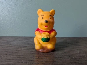 Vintage Winnie Puuh Sears Rehbock & Co Gummi Vinyl Quietscher Spielzeug 3,5" Squeeze - Bild 1 von 10