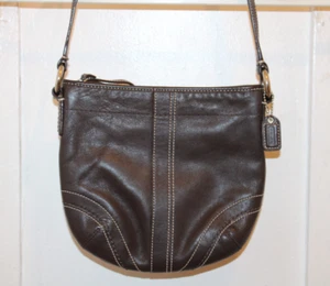 Bolso Bandolera COACH Slim Soho Hamptons Swingback Cuero Marrón De Colección Y2K Usado en Excelente Condición - Imagen 1 de 13