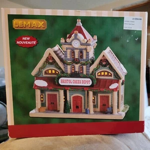 Lemax - 2020 Bristol Creek Depot Lighted Christmas Town Decoration NiB - C2 - Picture 1 of 2
