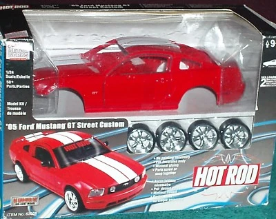 CLASSIC METAL WORKS 2005 CUSTOM FORD MUSTANG DIECAST ASSEMBLY KIT 1/24 SKILL 2 - Image 1 of 4
