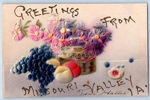 c1910 Grüße aus Missouri Valley Früchte Iowa Korrespondenz geprägter Postwagen - Bild 1 von 2