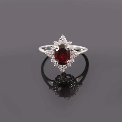 Anillo de compromiso Art Deco de plata enchapado en oro blanco de 14K granate natural corte ovalado Foto 1 de 4