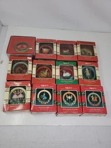 Juego De 12 Adornos De Navidad De Colección Enesco 1987-1990 Doce Días - Imagen 1 de 13