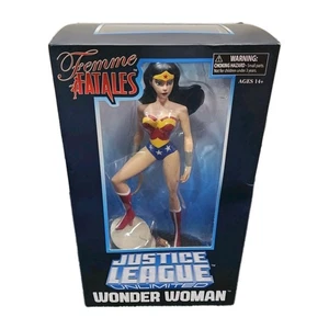 Estatua de Mujer Maravilla Ilimitada Liga de la Justicia Mujer Fatales de Diamond Select - Imagen 1 de 12