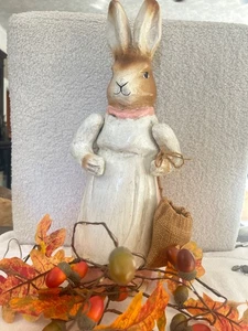 Vintage 18 Zoll Bauernhof Kaninchen Dame Herbst Ernte sammeln frische Eier KUNSTSTATUE - Bild 1 von 7