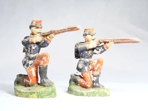 lot de 2 soldats 1914 agenouillé au fusil 7 cm ancien rare en composite - Foto 1 di 12