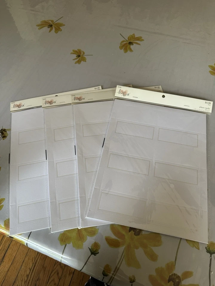 Tarjetas Studio His & Hers blancas con plata para lugar de boda 48 unidades NUEVAS, 4 paquetes Foto 1 de 3